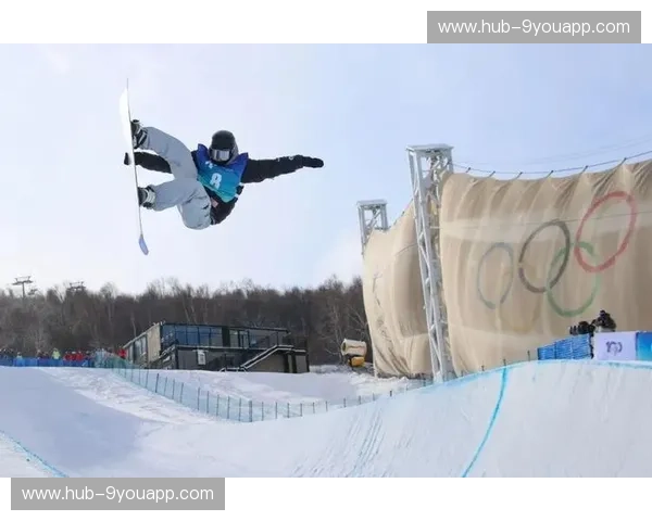 集锦单板滑雪：速度、技巧与热爱的集合